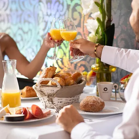 Szálloda Boutique Hotel, La Cour De La Reine, Rooftop & Bistronomique Restaurant 4*