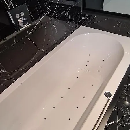 Boutique Hôtel, La Cour De La Reine&rooftop 4* Spa