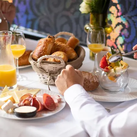 Boutique Hotel, La Cour De La Reine, Rooftop & Bistronomique Restaurant 4* Spa