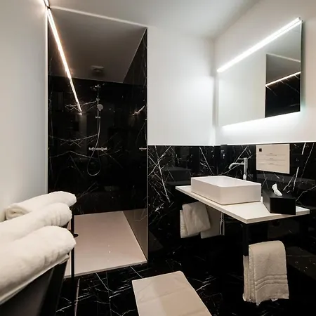 Boutique Hotel, La Cour De La Reine, Rooftop & Bistronomique Restaurant Hotel Spa