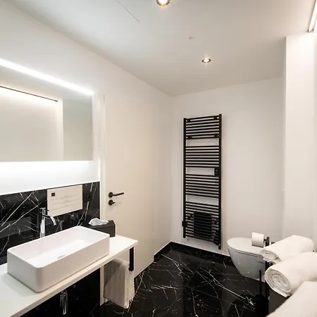 Boutique Hotel, La Cour De La Reine, Rooftop & Bistronomique Restaurant 4* Spa