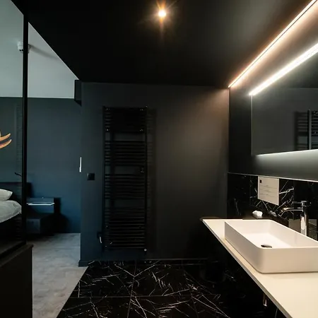 Boutique Hotel, La Cour De La Reine, Rooftop & Bistronomique Restaurant 4*