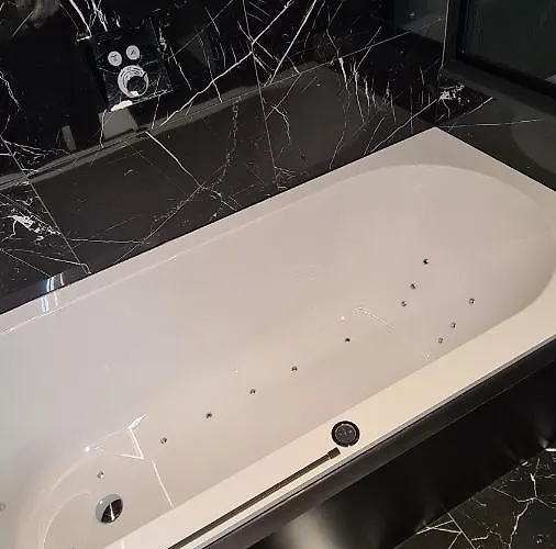 Hotel Boutique Hotel, La Cour De La Reine, Rooftop & Bistronomique Restaurant