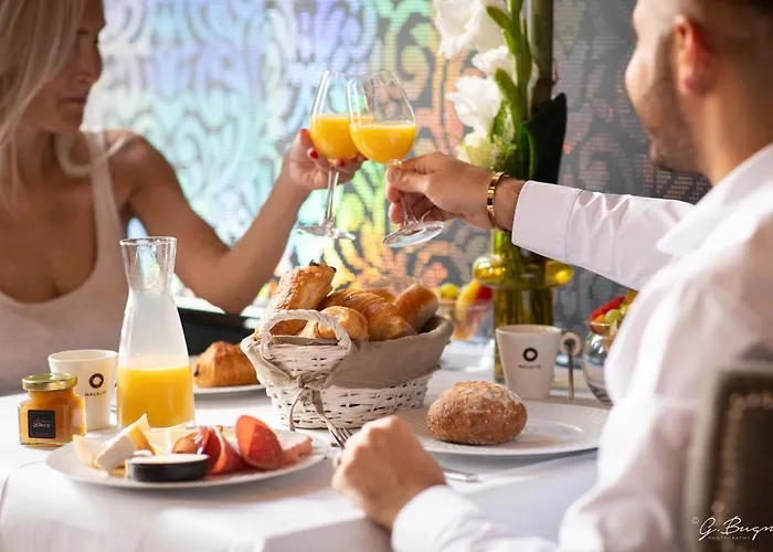 Hotel Boutique Hotel, La Cour De La Reine, Rooftop & Bistronomique Restaurant 4*