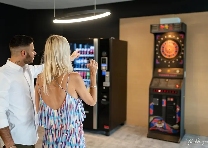 Boutique Hotel, La Cour De La Reine, Rooftop & Bistronomique Restaurant Hotel Spa