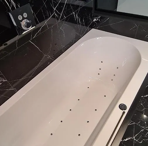 Boutique Hotel, La Cour De La Reine, Rooftop & Bistronomique Restaurant 4* Spa