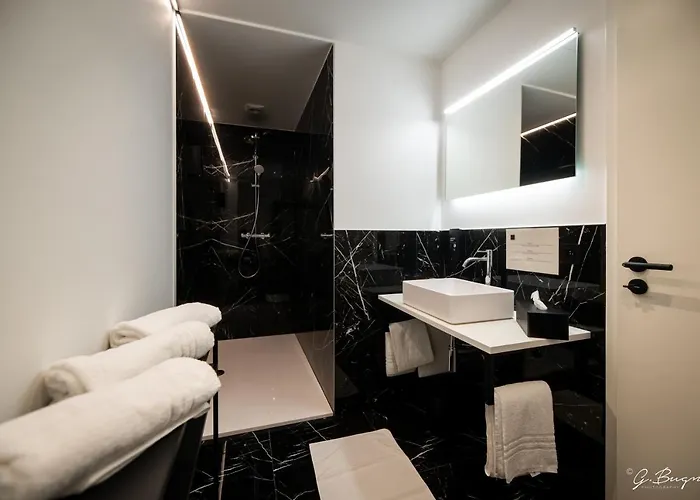 Boutique Hotel, La Cour De La Reine, Rooftop & Bistronomique Restaurant Hotel Spa