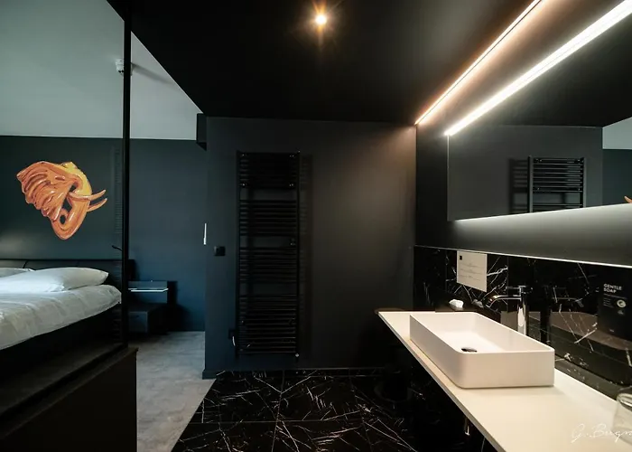 Boutique Hotel, La Cour De La Reine, Rooftop & Bistronomique Restaurant 4*