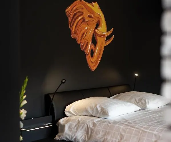 Boutique Hotel, La Cour De La Reine, Rooftop & Bistronomique Restaurant Hotel Spa