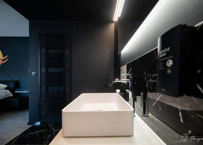 Boutique Hotel, La Cour De La Reine, Rooftop & Bistronomique Restaurant Hotel Spa